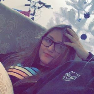 Meet your Posher, Valeria